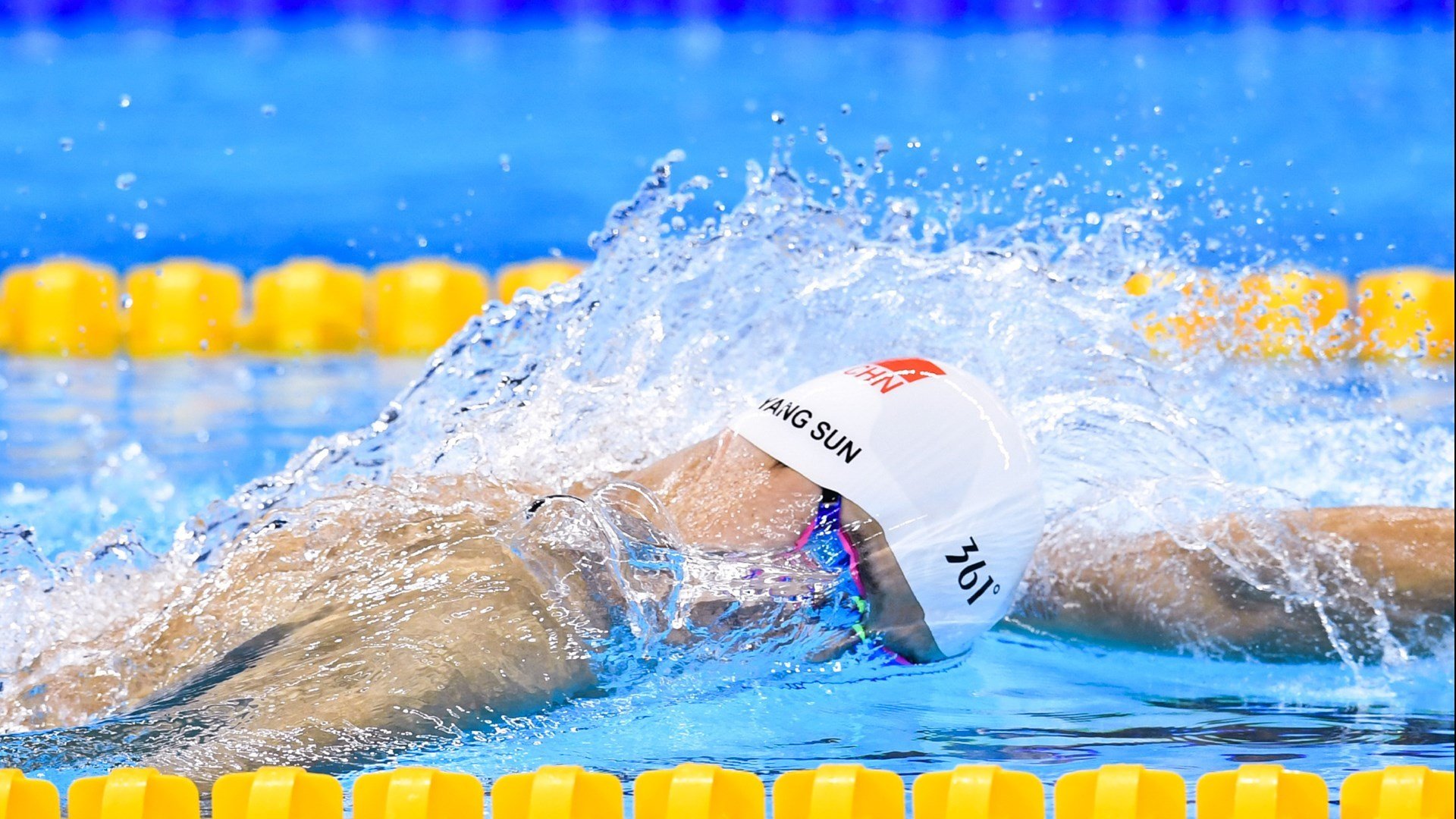 RNG观众热烈欢呼！，TheShy迎来五赛季出色发挥气势如虹延续