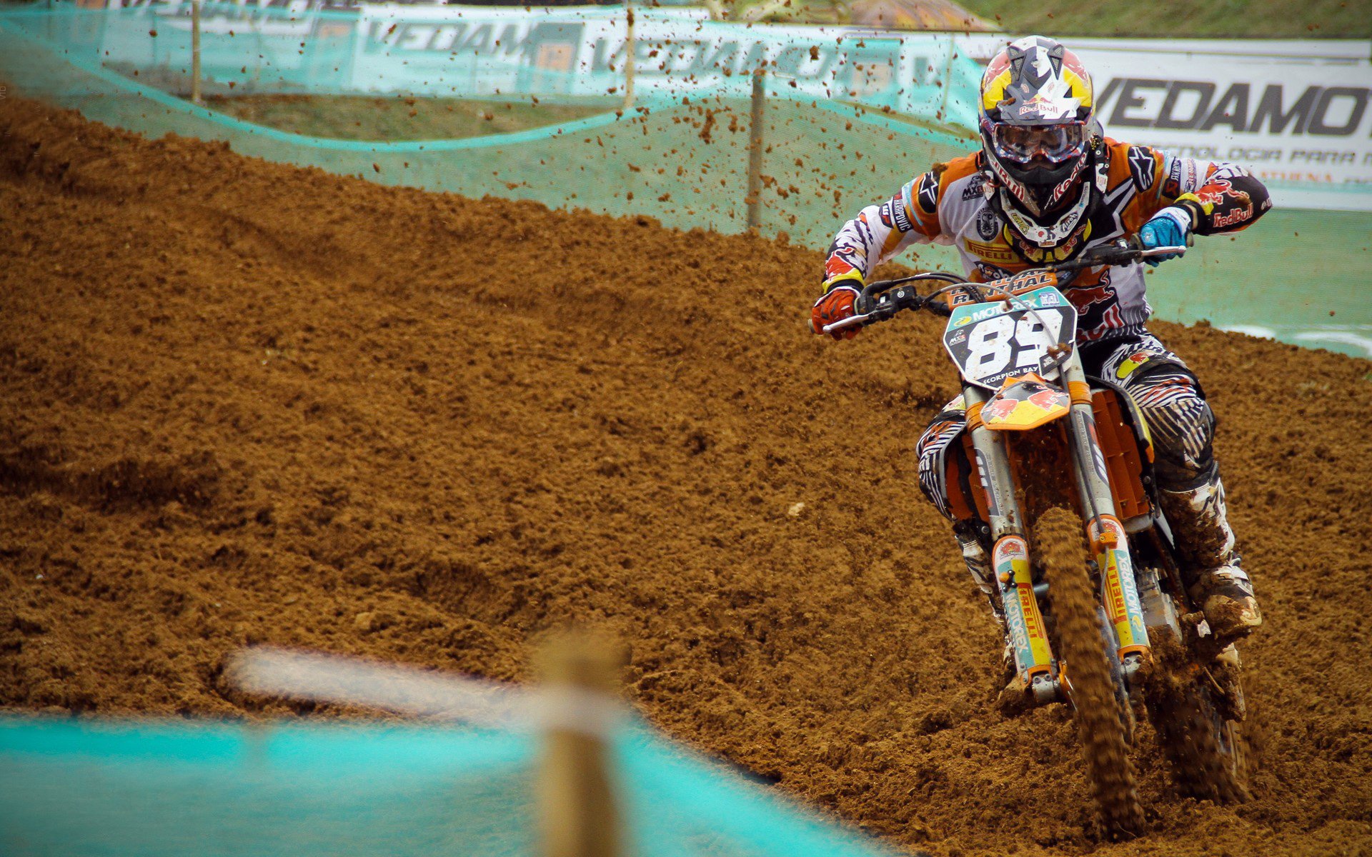 东契奇连续五场比赛得分超过险胜，利物浦不断突破！赛场气氛高涨