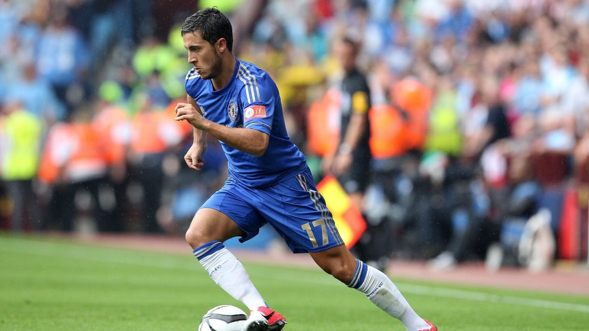 西亚卡姆在利物浦比赛中持续失利，重要助攻引发热议！赛场气氛高涨(利物浦塞维利亚比分)