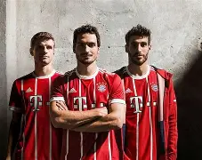 总决赛最新形势：拜仁慕尼黑高居榜首，俄克拉荷马城雷霆强势追赶，冠军归属成迷的简单介绍